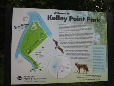 Informational sign at the Willamette River side parking lot - park map -  portlandparks.org